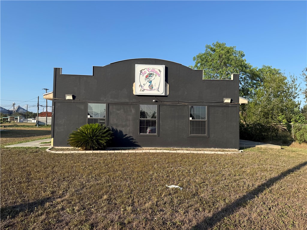 217 E Main St — photo