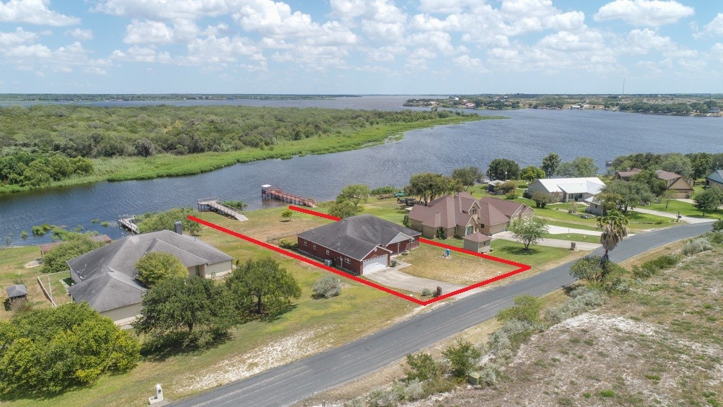 235 Lakeshore Dr — photo