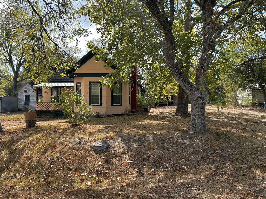 547 W Franklin St — photo