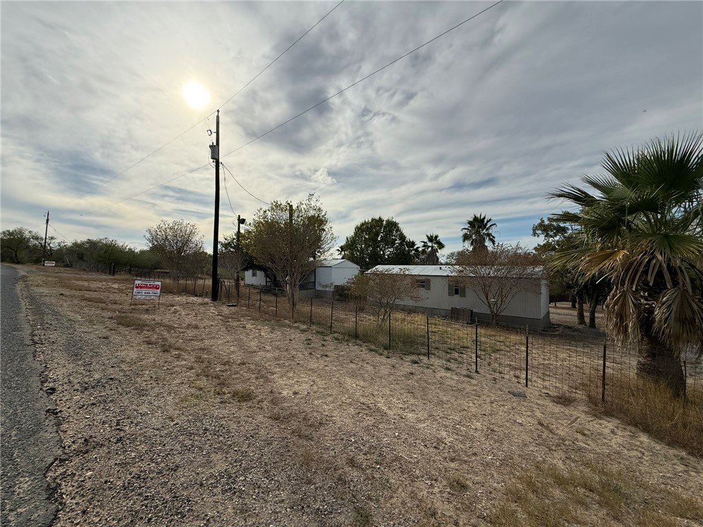 123 Choke Canyon Estates — photo