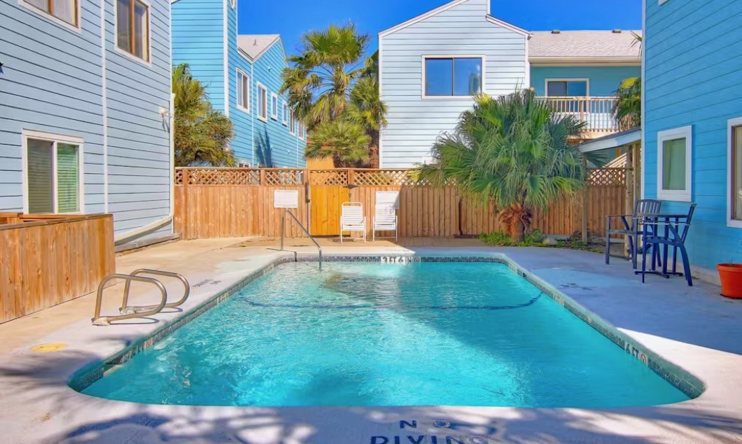 15010 Leeward Dr 203 — photo