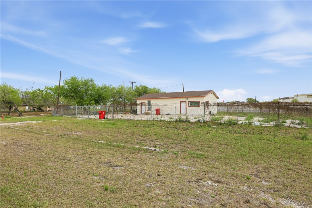 110 S US Hwy 77 — photo