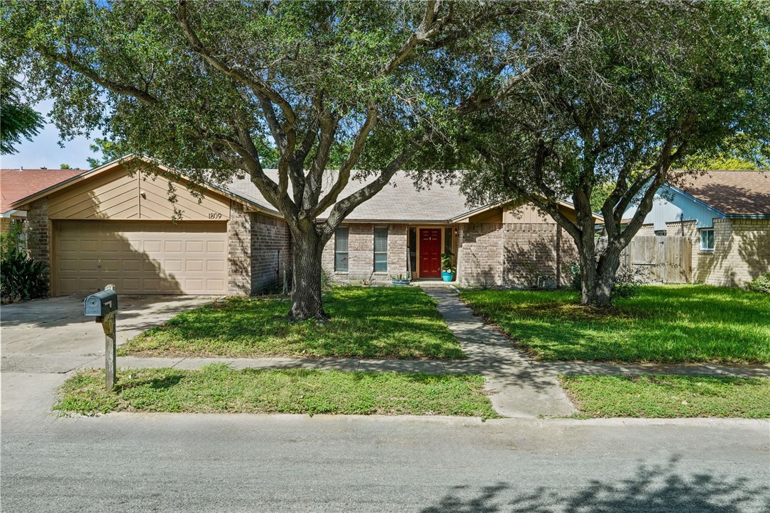 1809 Live Oak Dr — photo