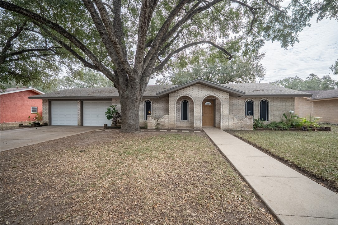 1104 Live Oak Dr — photo