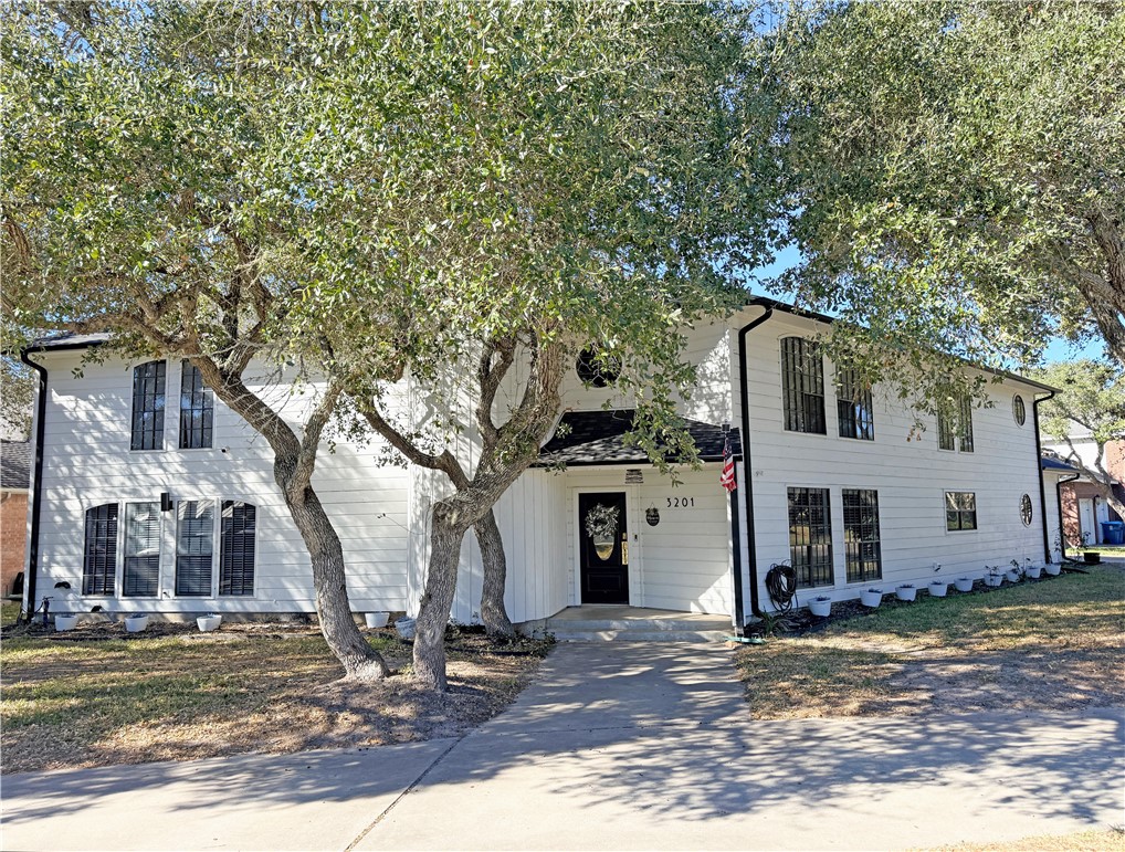 3201 Traylor Blvd — photo