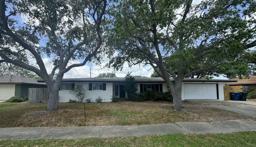 426 Pennington Dr — photo