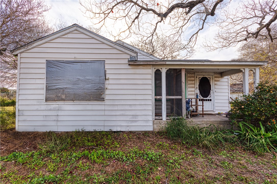 1001 Golla Dr — photo