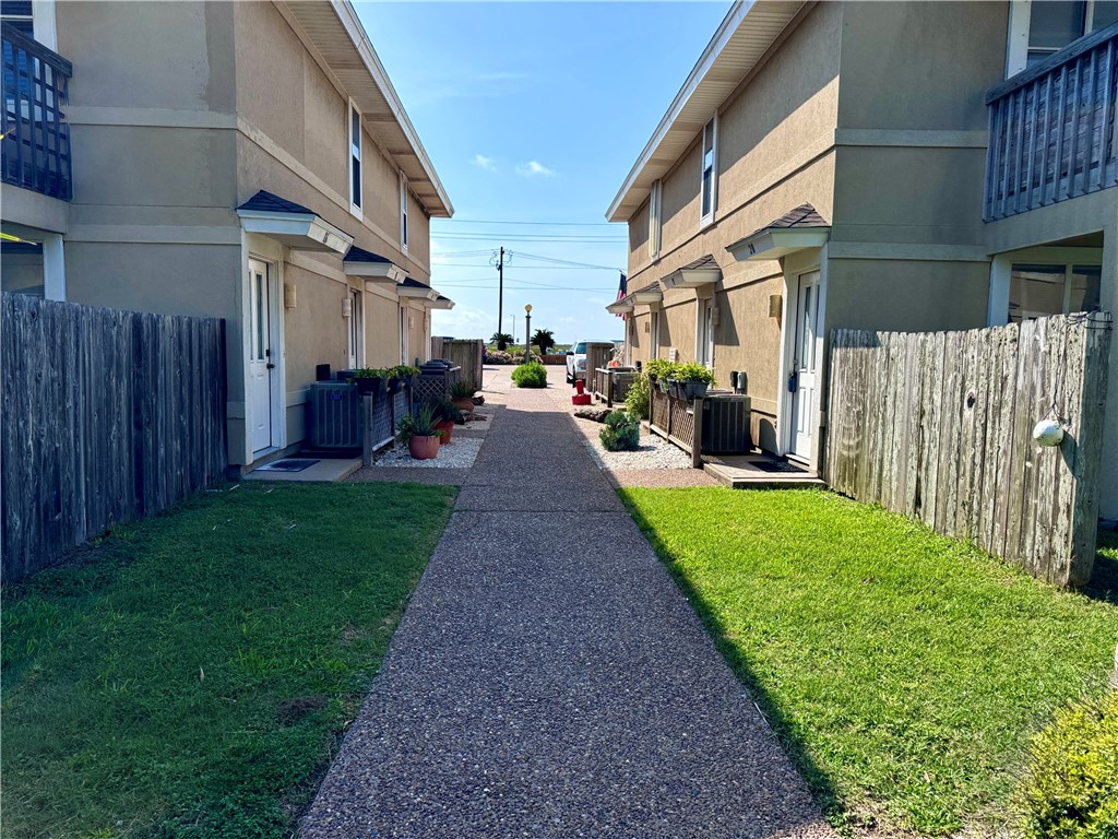 15125 Leeward Dr 10 — photo