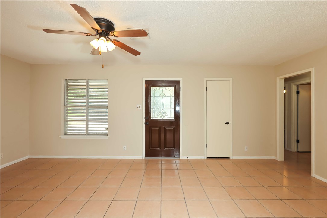 Home in Corpus Christi, TX 78418 — photo 3