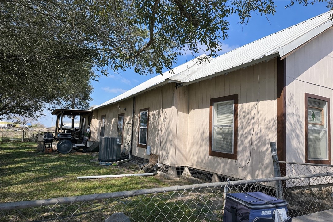 10391 Highway 359 — photo