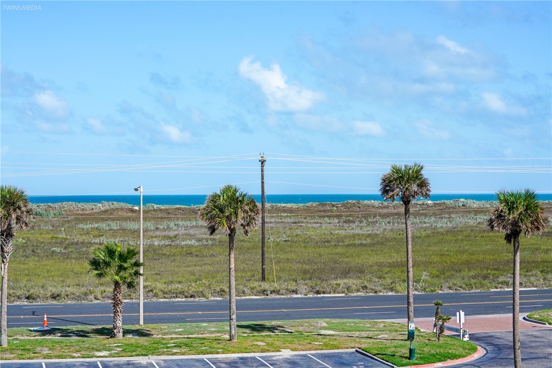 Home in Corpus Christi, TX 78418 — photo 3