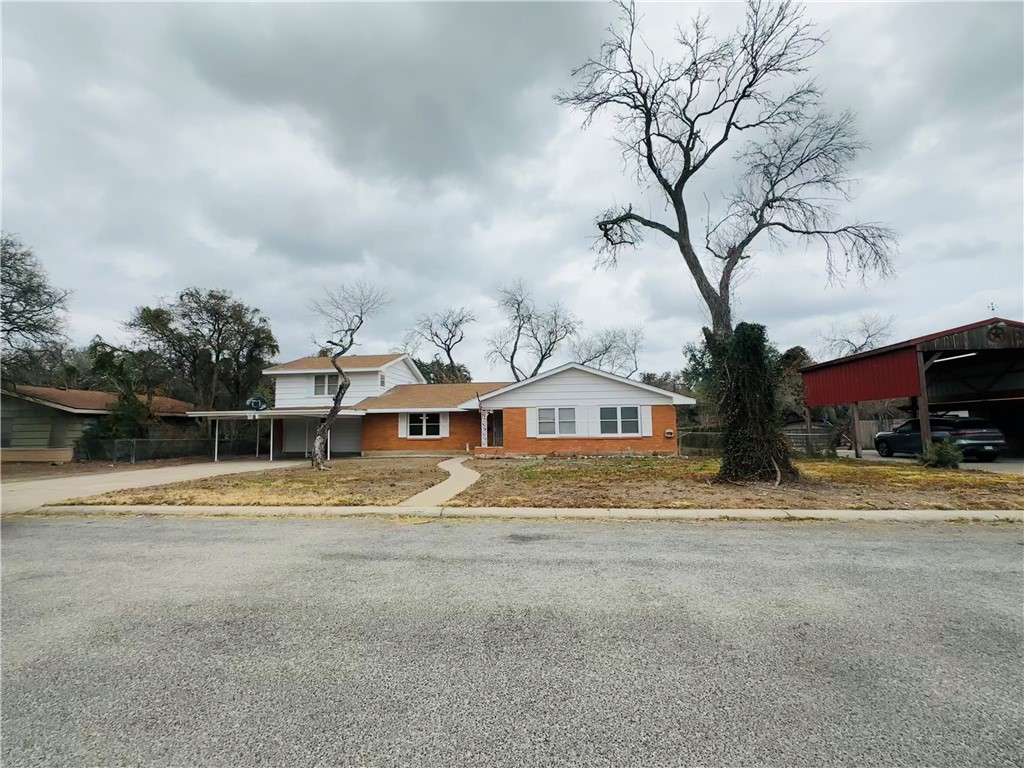 Home in Alice, TX 78332 — photo 2