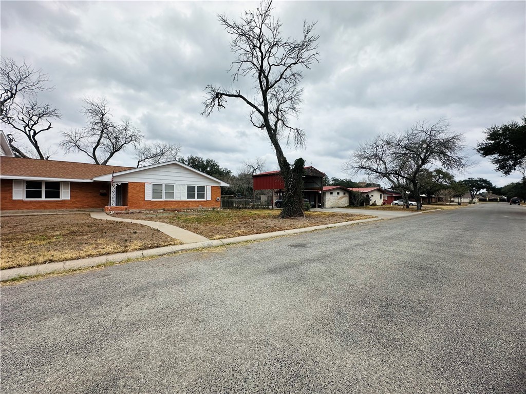 Home in Alice, TX 78332 — photo 3