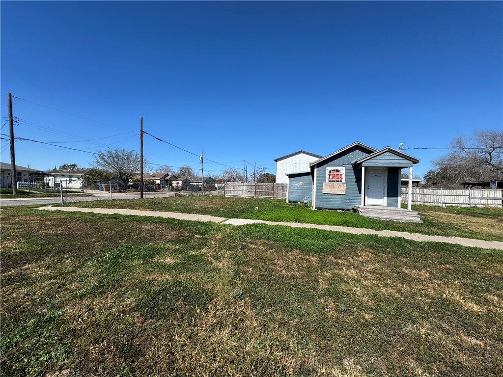 Home in Corpus Christi, TX 78405 — photo 2
