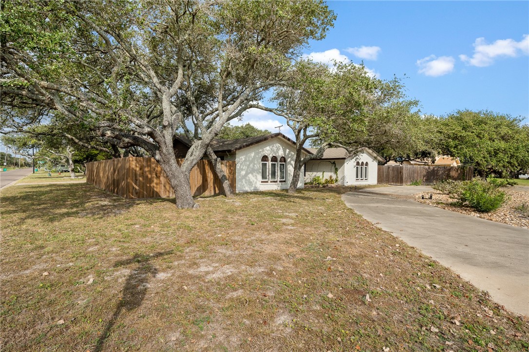 1518 Kenwood Dr — photo