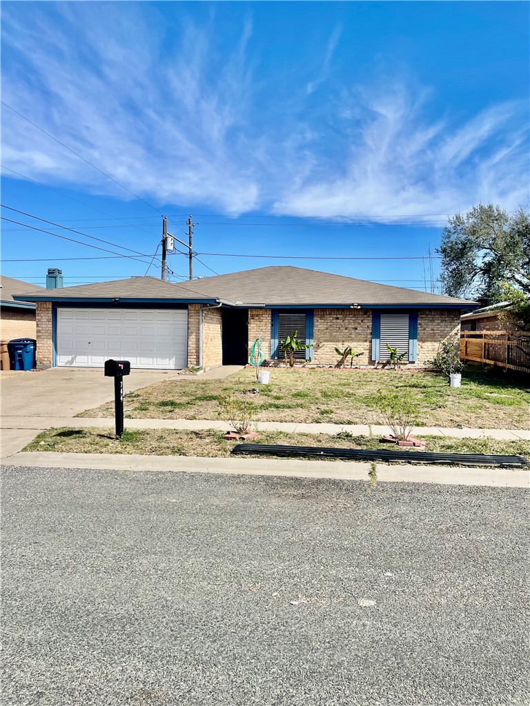744 Alhambra Dr — photo