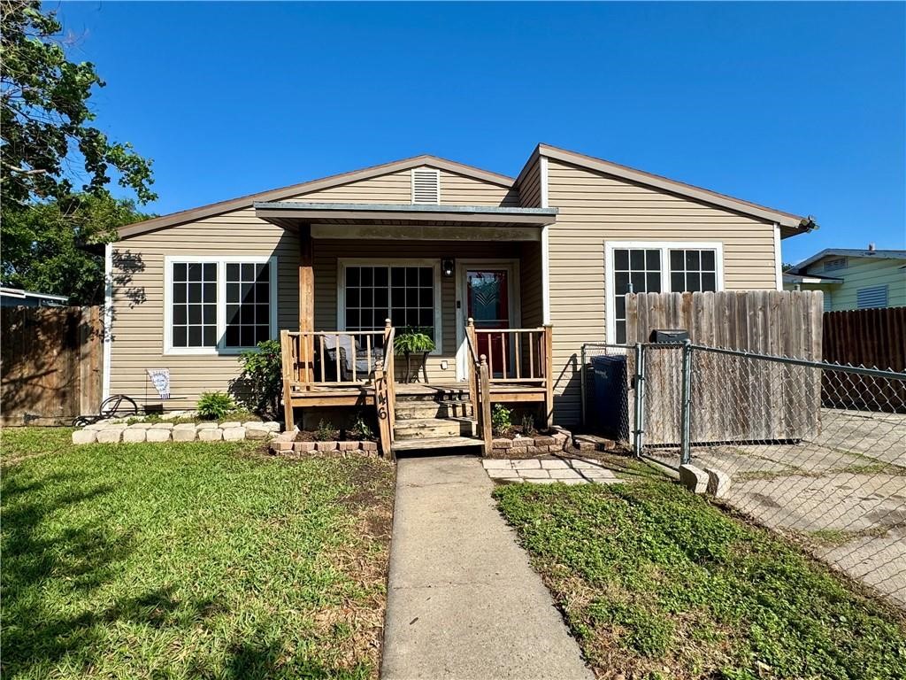 746 Lansdown Dr — photo