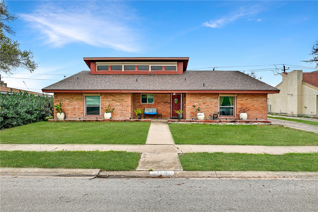 6810 Sahara Dr — photo