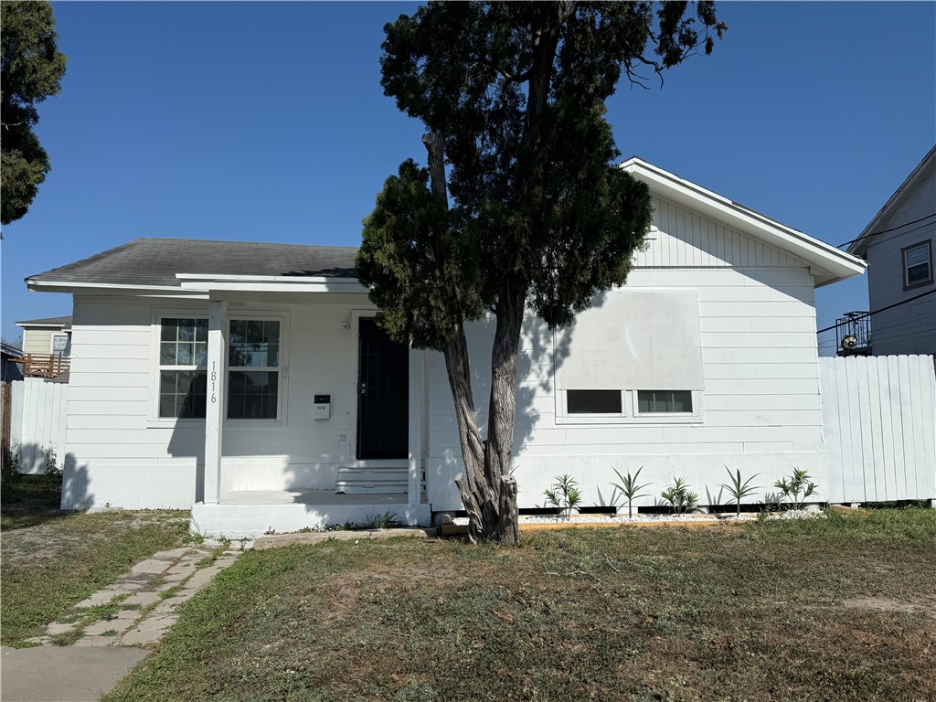 1816 Elizabeth St — photo