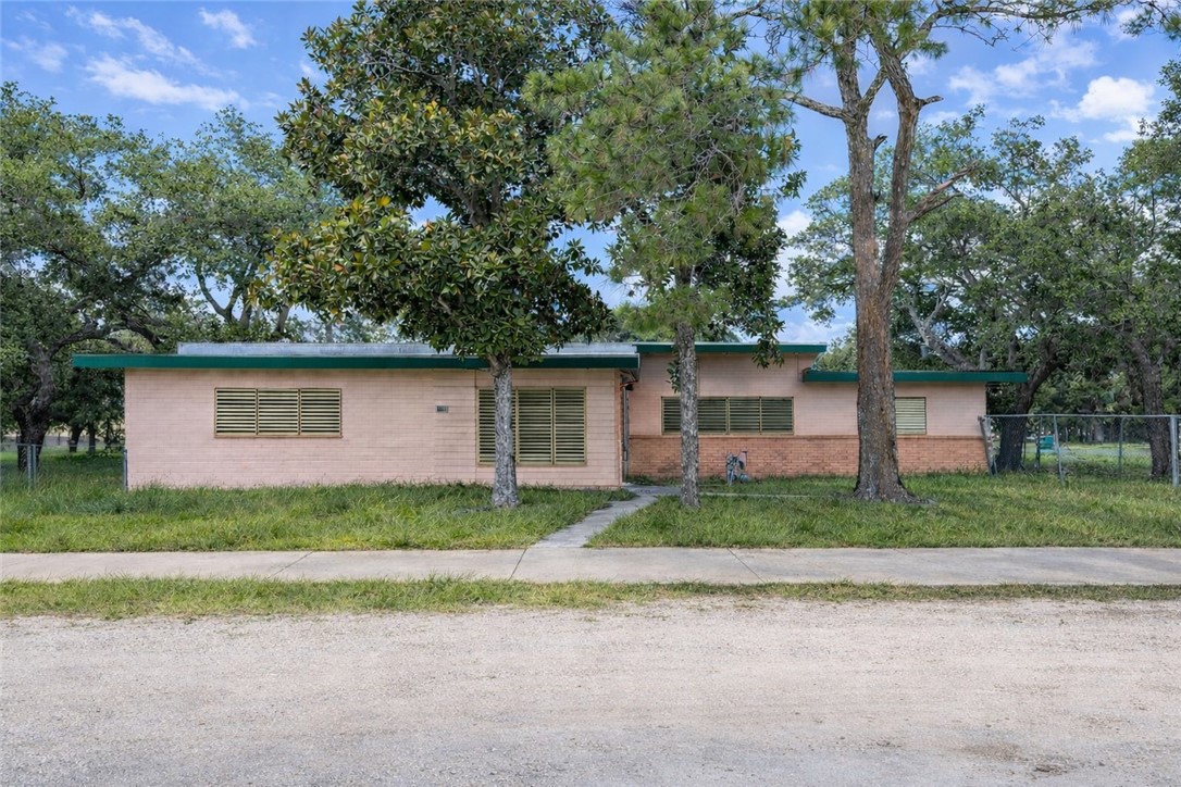 1035 W Goodnight Ave — photo