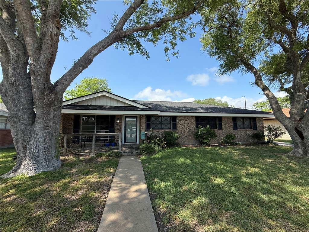 205 Driftwood Dr — photo