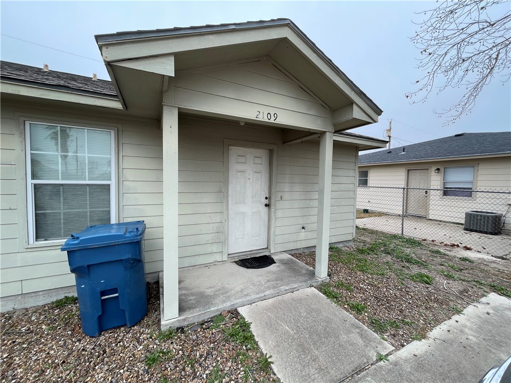 2109 Breezeway — photo