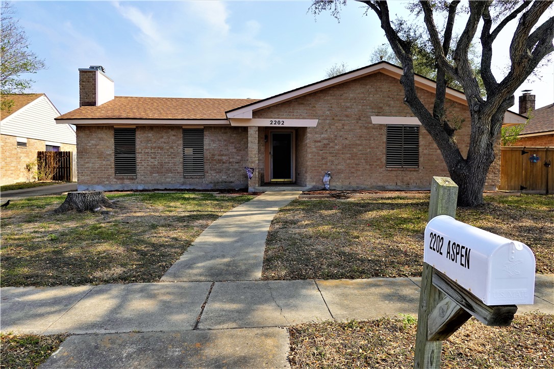 2202 Aspen Dr — photo