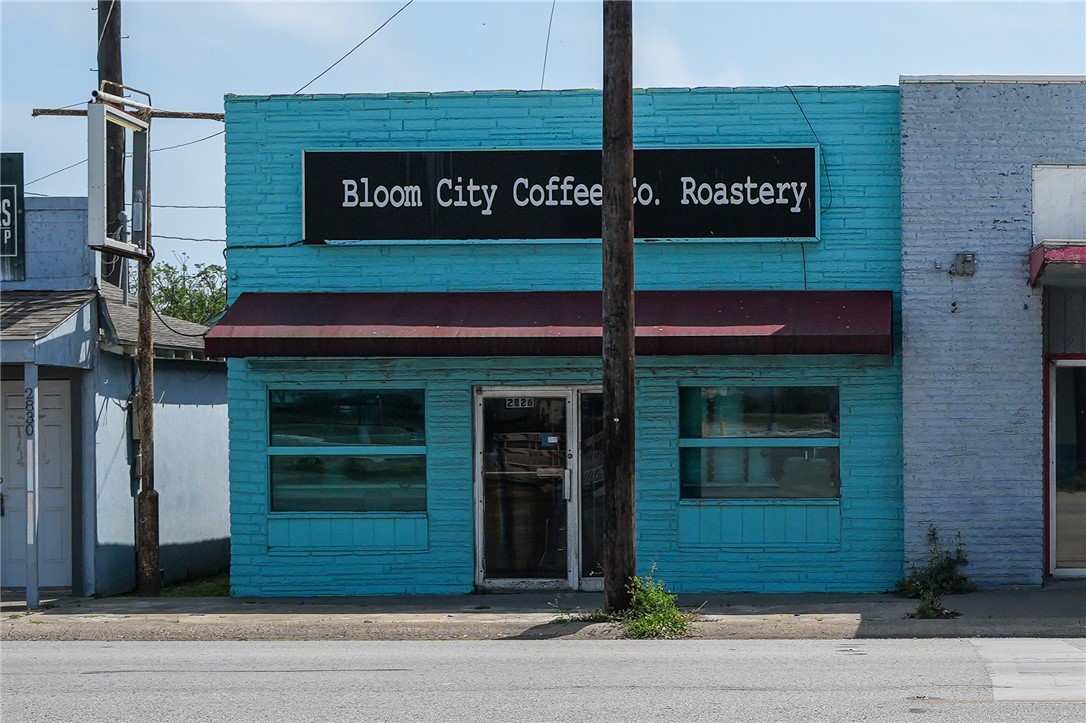 2826 Main St — photo