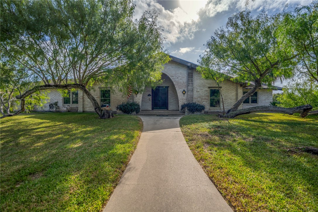 321 Bayshore Dr — photo