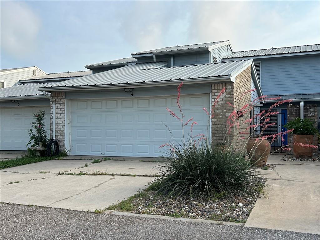 840 Cliff Dr 4 — photo