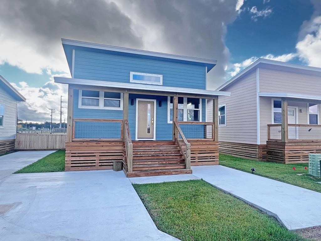 110 Landry — photo