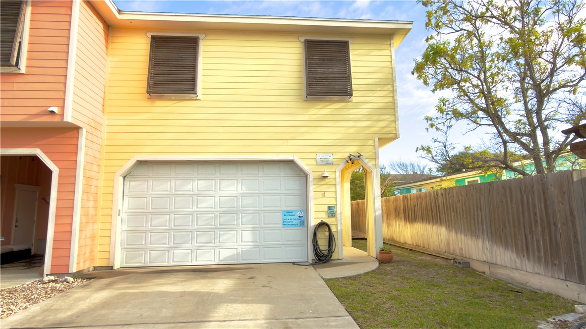 247 W Roberts Ave 1 — photo