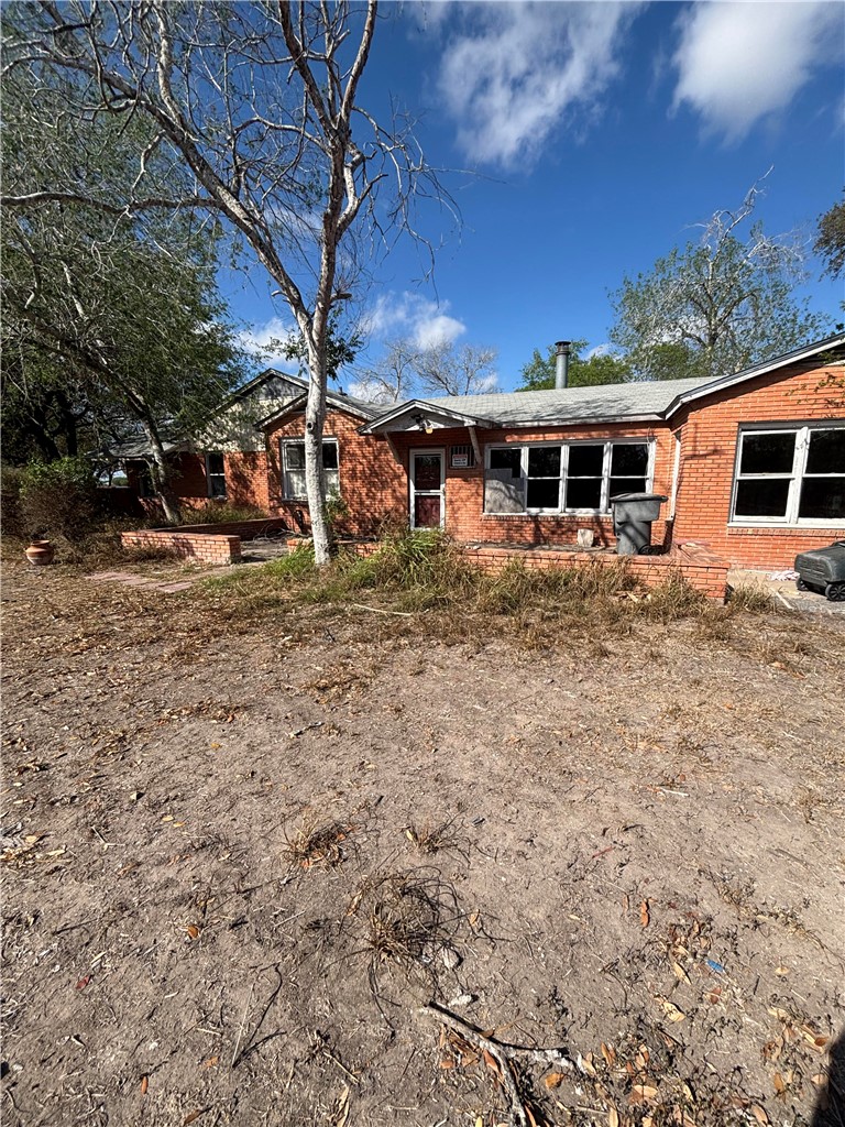 369 Edith Dr — photo