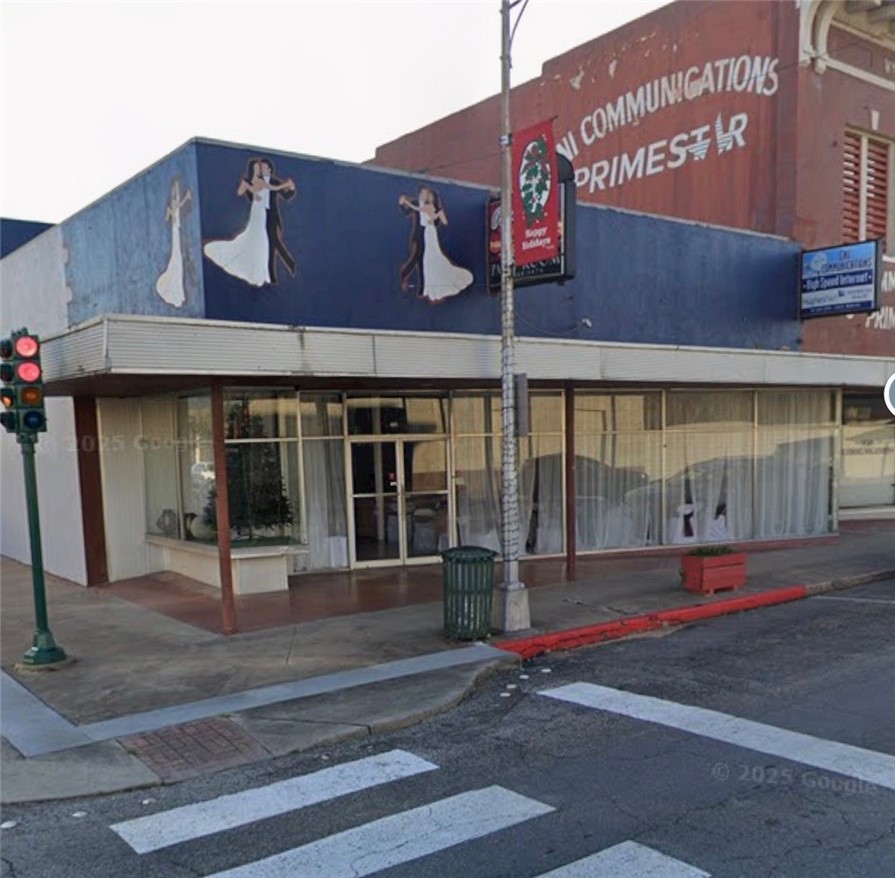 222 E Main St — photo