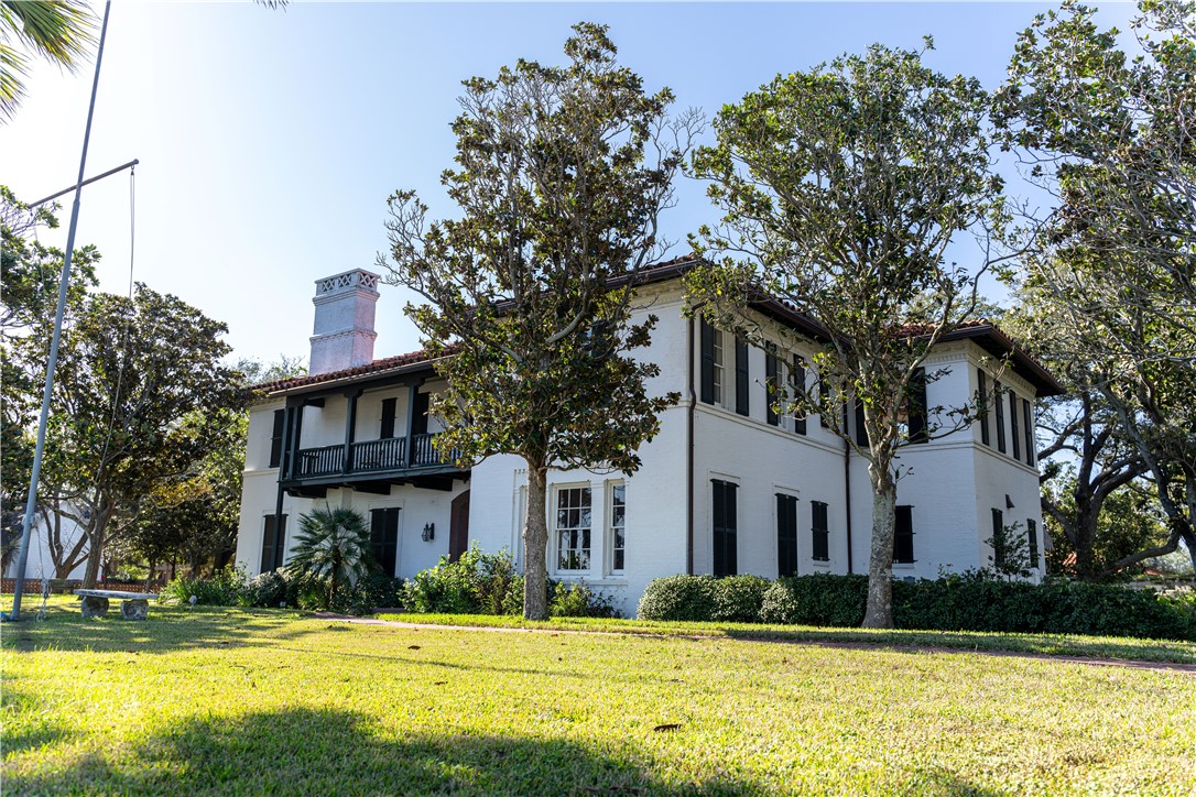 1717 Ocean Dr — photo