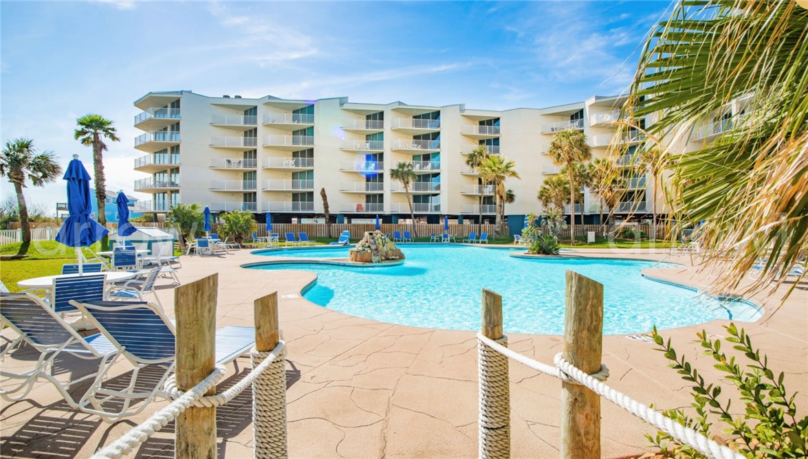 800 Sandcastle Dr 108 — photo
