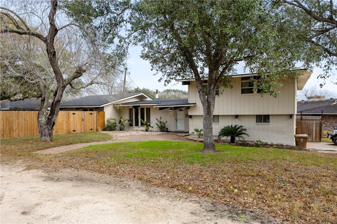 11102 Birdwood — photo