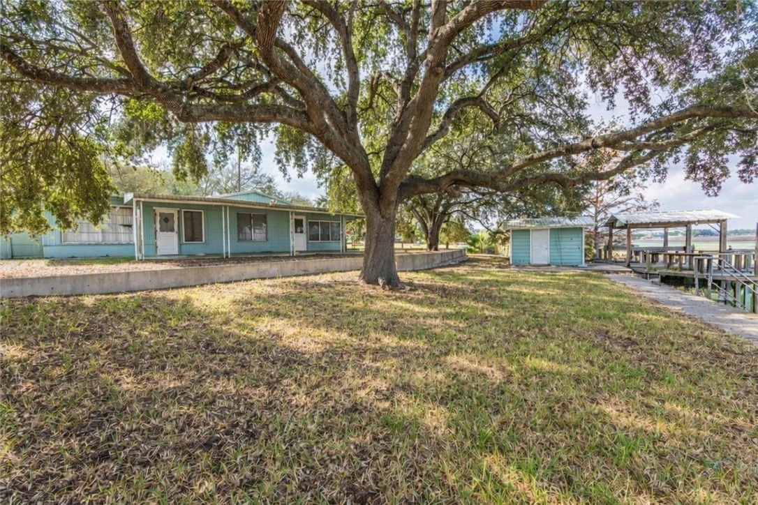 195 Carmel Dr — photo