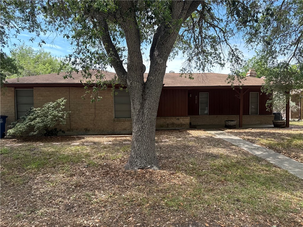 1913 Dolphin Dr — photo