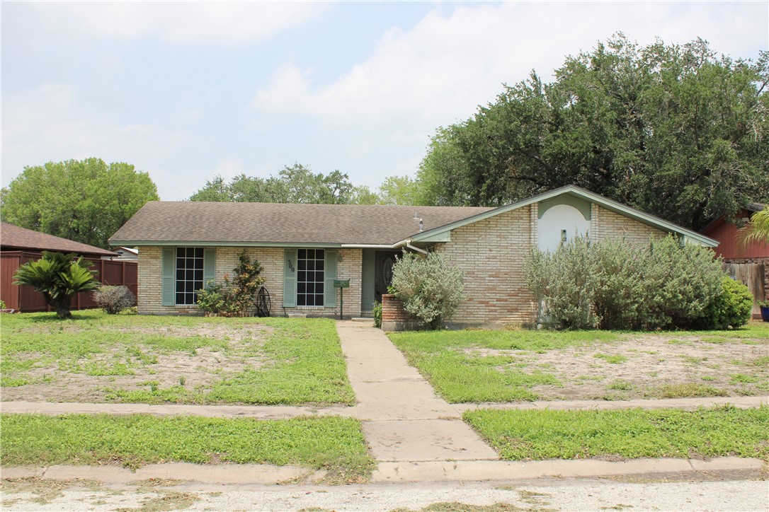 300 S Pasadena Dr — photo