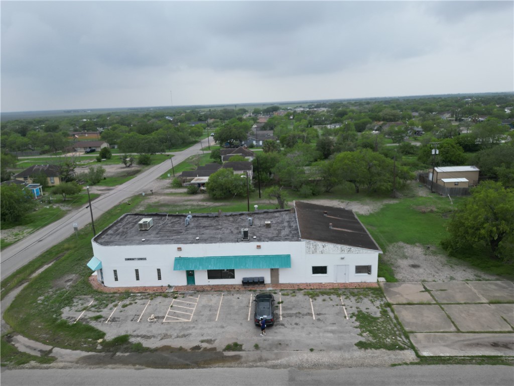 301 W Main St — photo