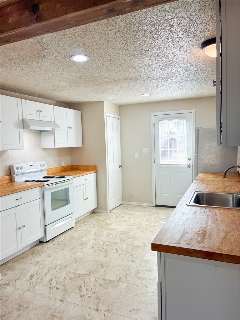 Home in Three Rivers, TX 78071 — photo 2