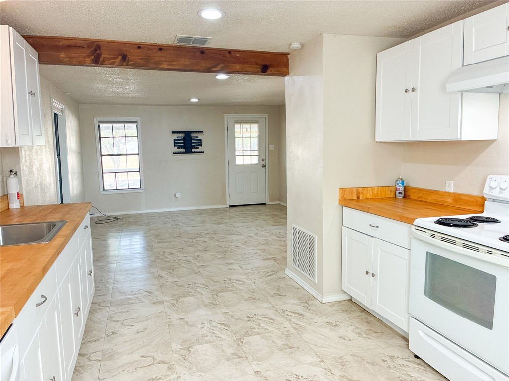 Home in Three Rivers, TX 78071 — photo 3