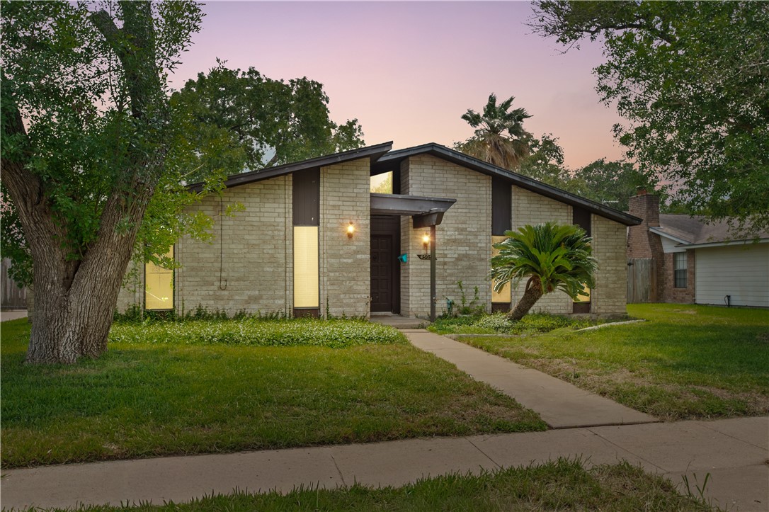 4505 Cobblestone — photo