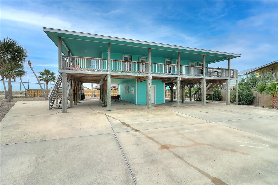 613 Pelican — photo