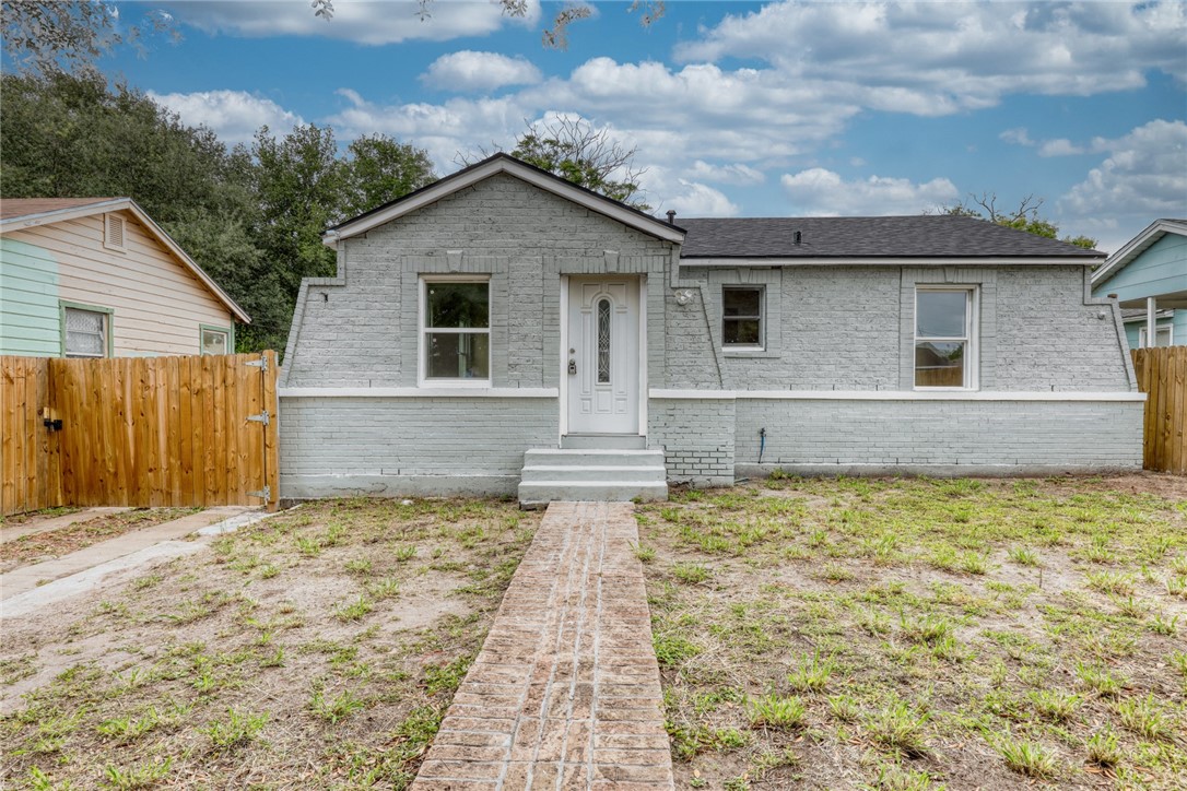 1138 Golla Dr — photo