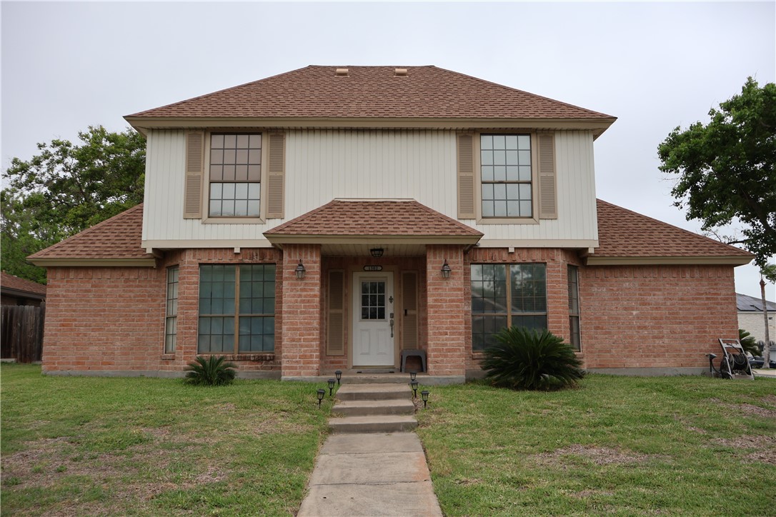 1502 Crestview Dr — photo