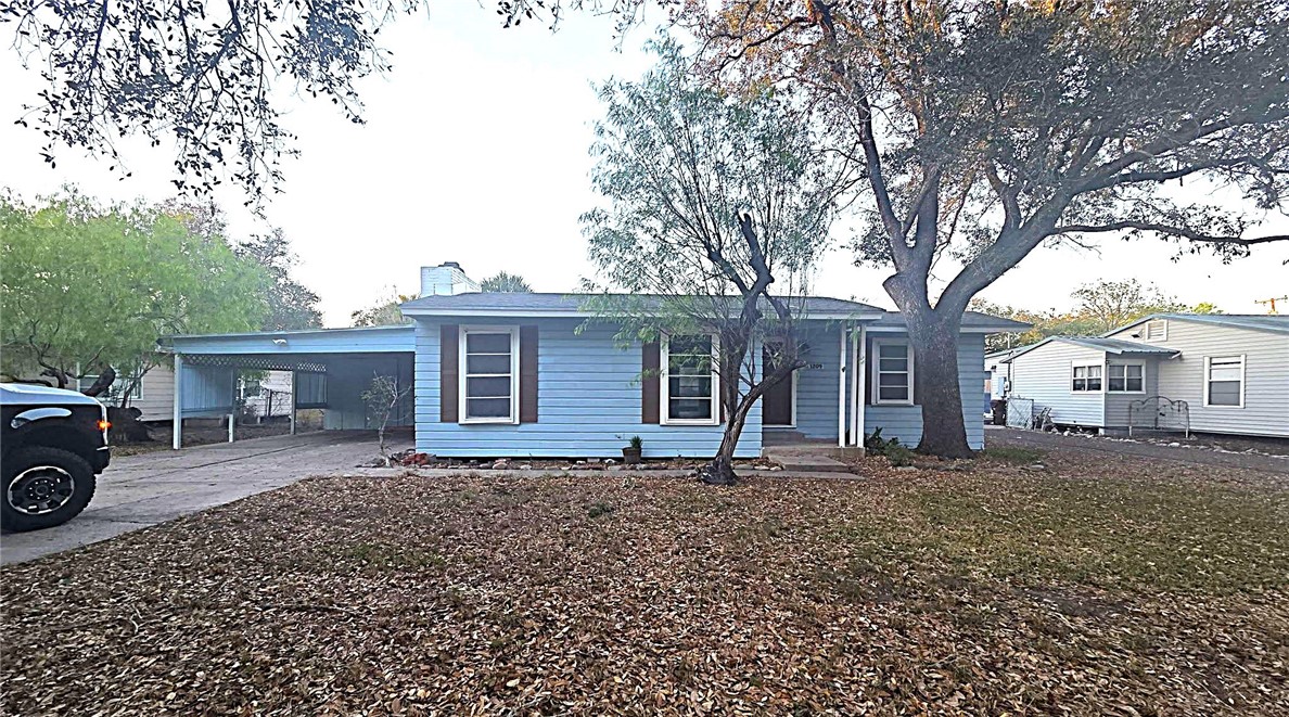 1204 W Lee Ave — photo