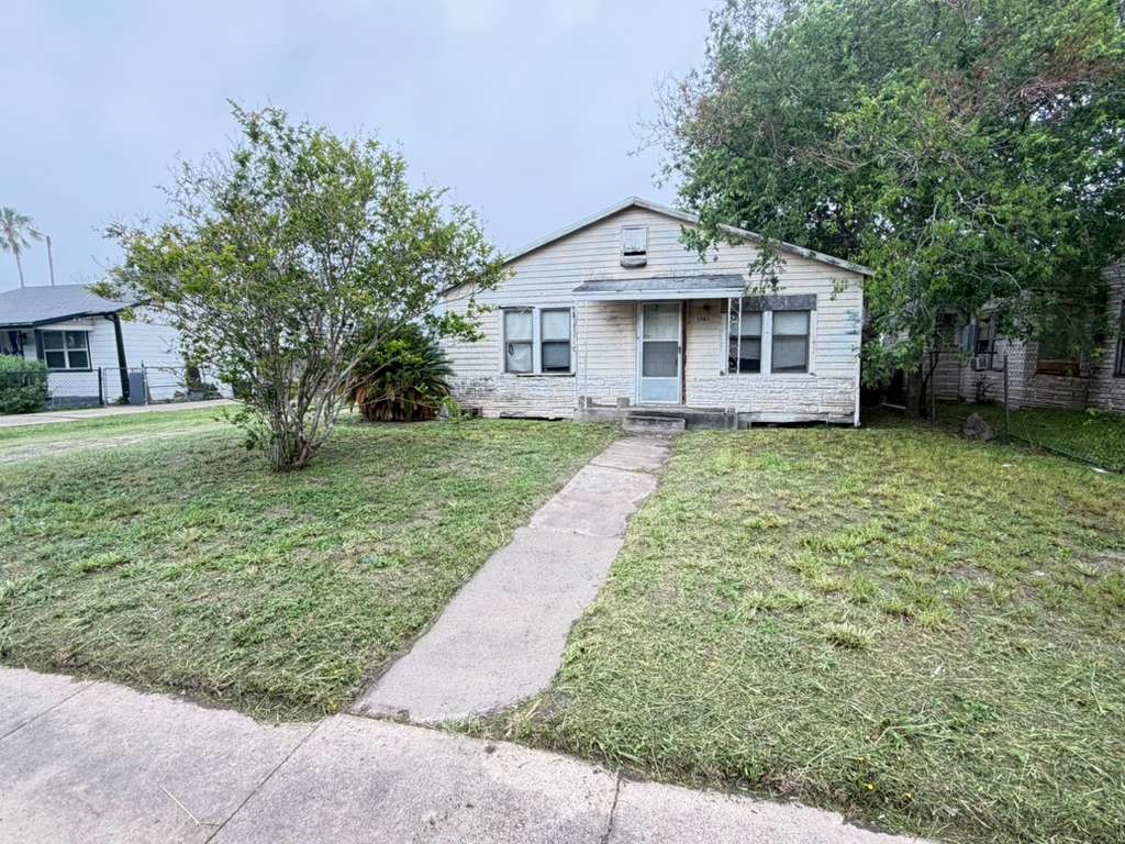 1701 Main Dr — photo