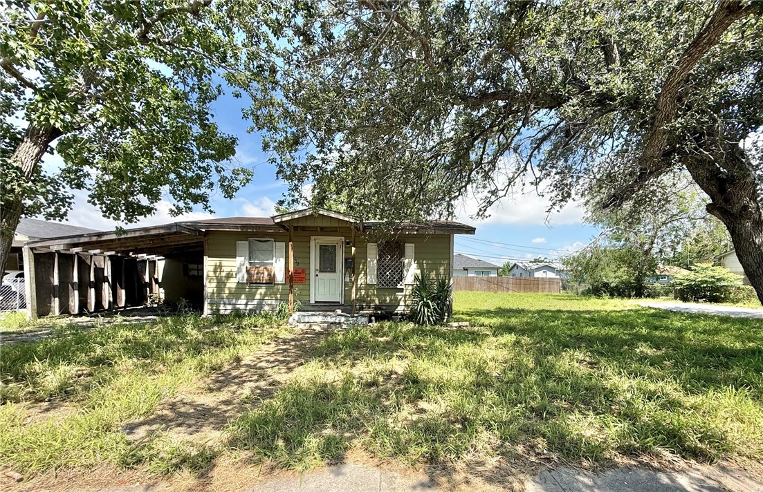 3021 Carver Dr — photo